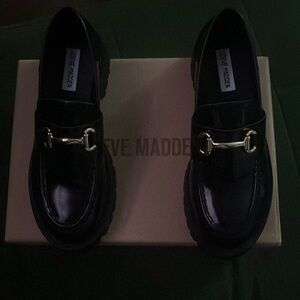 Women’s Steve Madden buckled shoes size 8  never worn